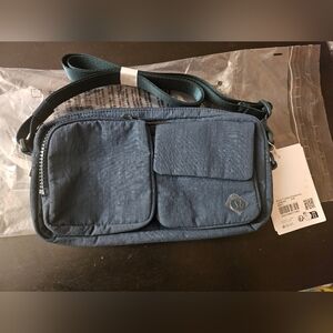 Lululemon Multi-Pocket Crossbody 2.5L (Unisex)